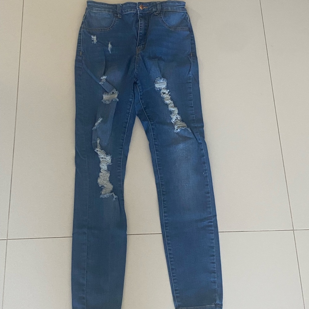 Forever 21 ripped jeans (never  used brand new )